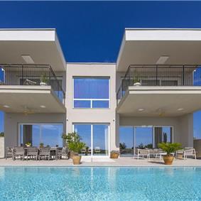 Luxury 4-Bedroom Villa with generous sized Infinity Pool near Buje, Istria. Sleeps 8